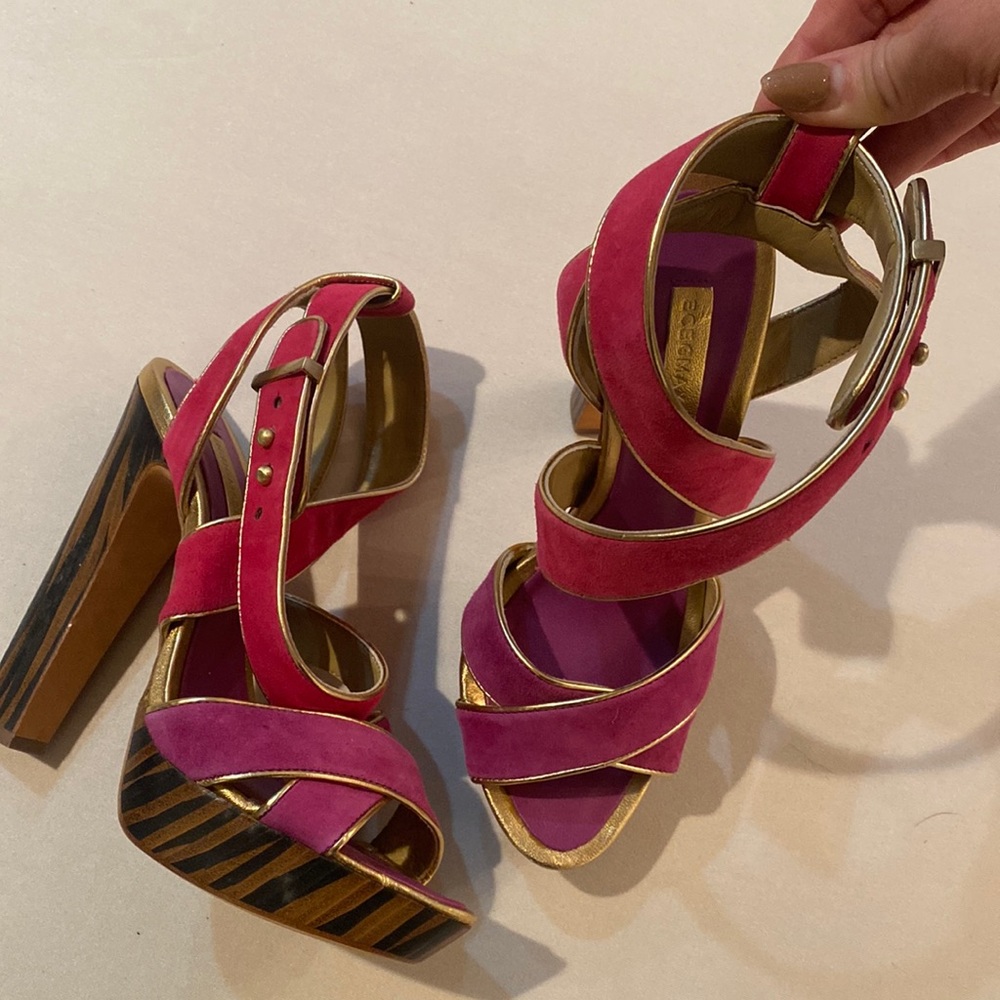 BCBG COLOR BLOCK SANDALS SIZE 7